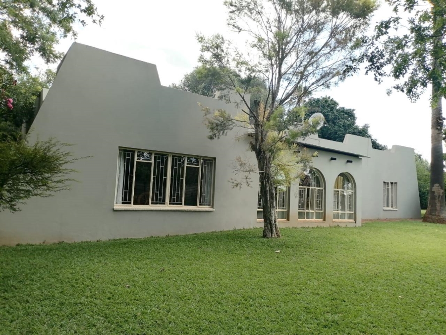 6 Bedroom Property for Sale in Mamogaleskraal North West